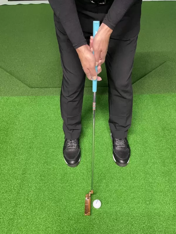 パター,カラダとボールの位置を合わせる