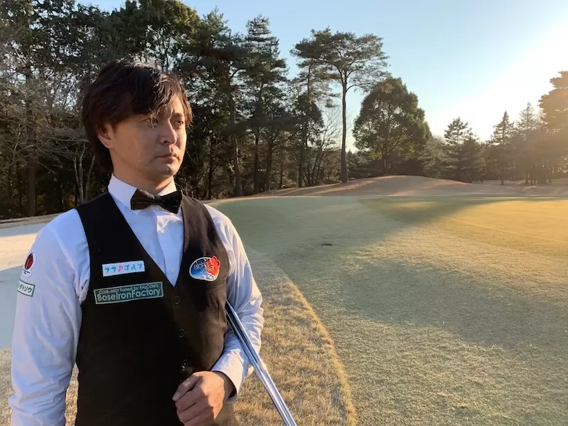 ゴルフ場でのゴルファー今野さんの上半身写真