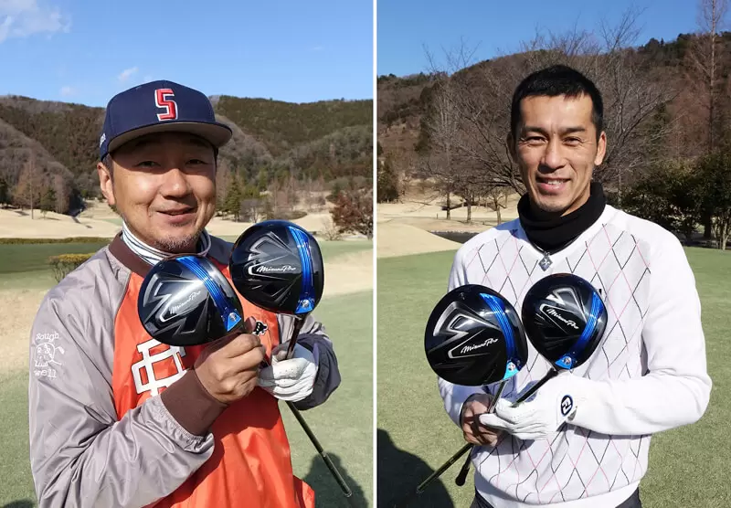 ゴルフ場での野村タケオと佐藤順,クラブを持って上半身の写真