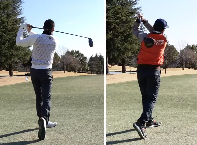 佐藤順と野村タケオのスイングの後ろ姿写真