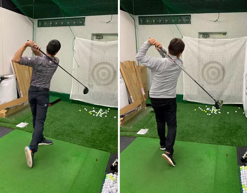 佐藤順と野村タケオのスイング後ろ姿写真