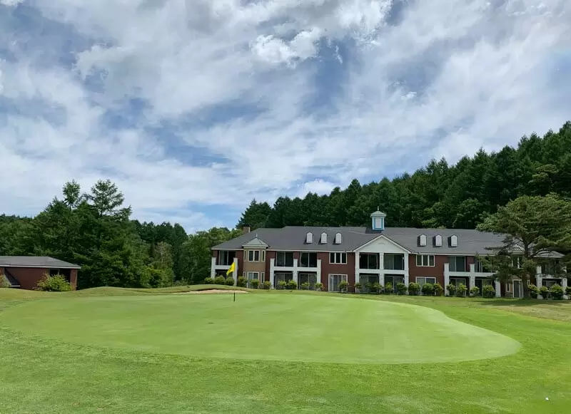 サニーカントリークラブの建物全体写真