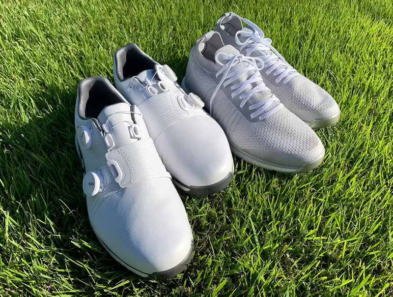 アディダスゴルフのゴルフシューズ2足の写真