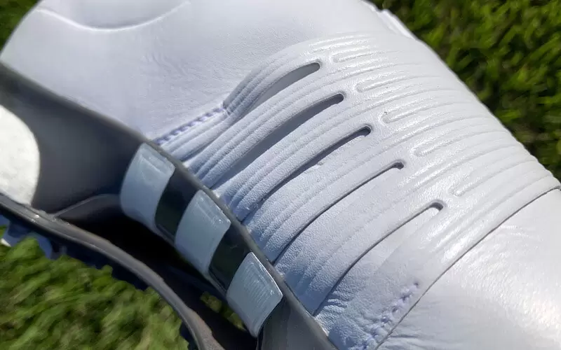 TOUR360 XT ツインボアのBOAダイヤルと靴底の間部分のアップ写真