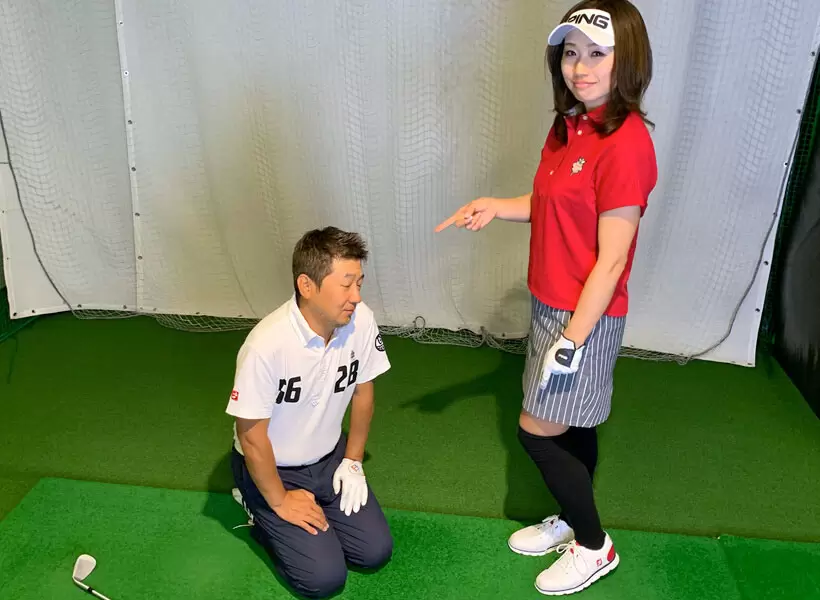 野村タケオが勝又プロに跪いている写真