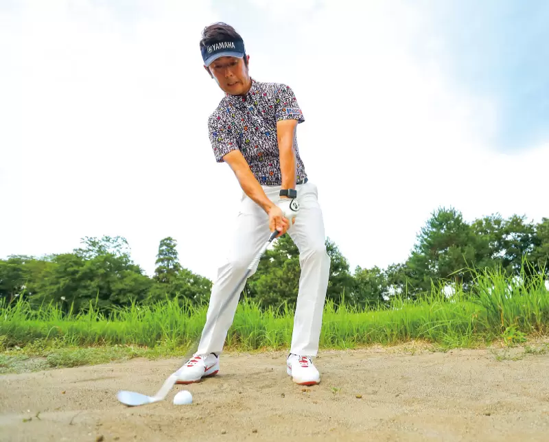 目玉のリングにヘッドを入れる