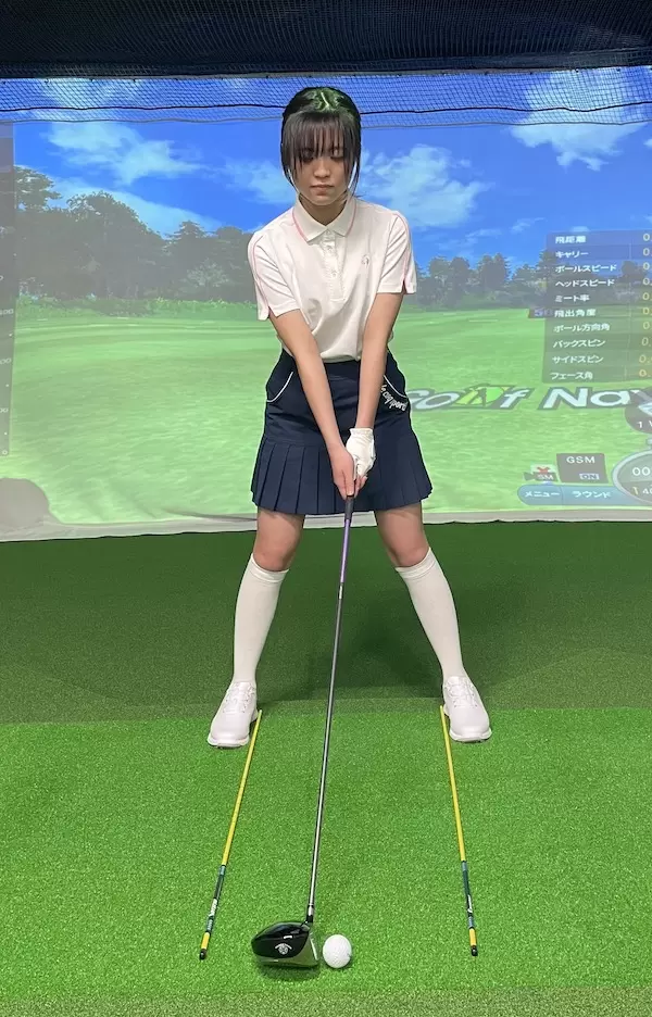 スタンスの基準は肩幅と両足内側の幅が同じ広さ