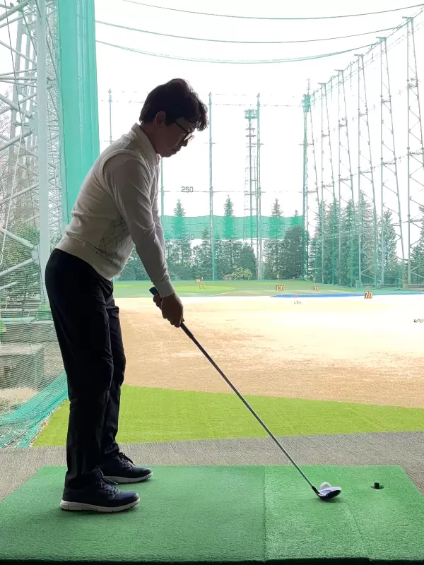 前のめりになって突っ込むと間隔が変わってしまいます