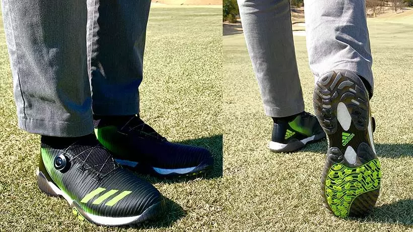 アディダスゴルフのコードカオスを履いている様子の写真２種類