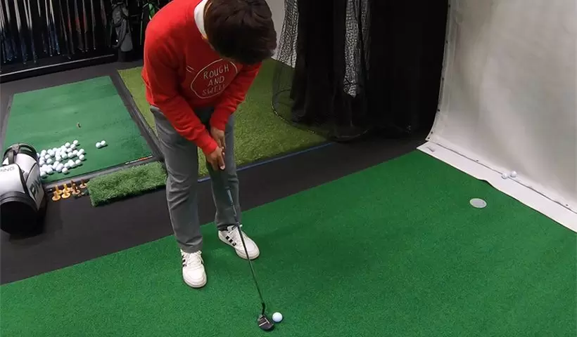 野村タケオが打ち比べをしている様子の写真