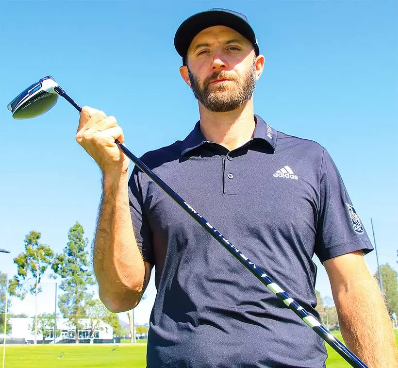 スティン・ジョンソンがベンタスを持って立っている写真