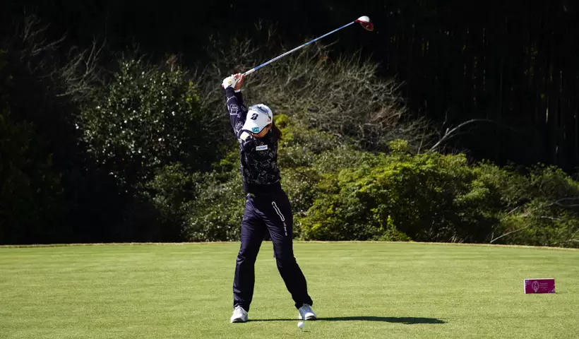 松田鈴英のドライバースイング｜トップ（切り返し）