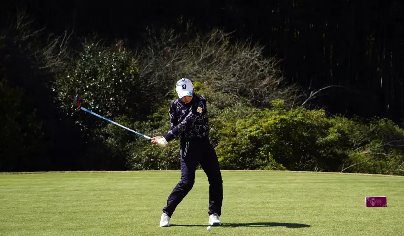 松田鈴英のドライバースイング｜ダウンスイング