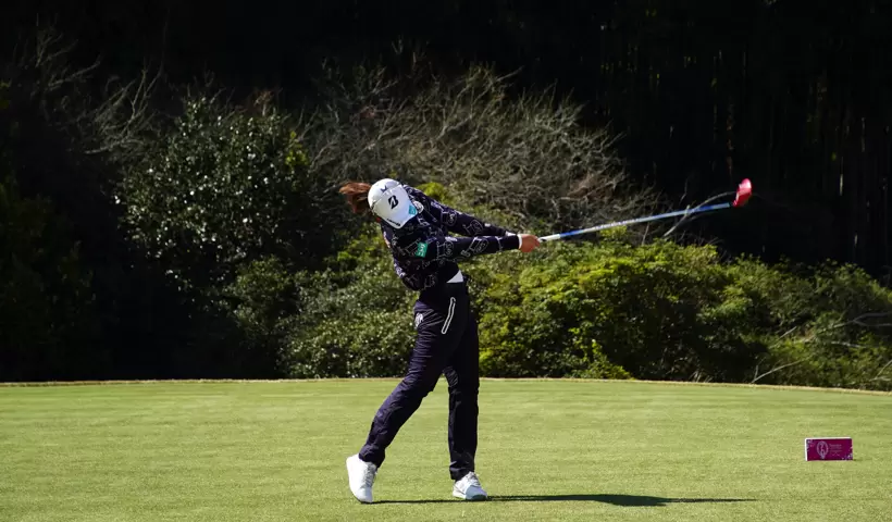 松田鈴英のドライバースイング｜フォロー