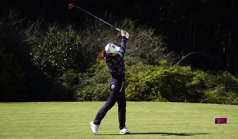 松田鈴英のドライバースイング｜フォロー