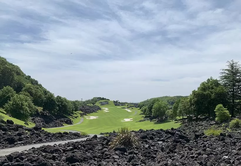 吉井カントリークラブのホール全体写真