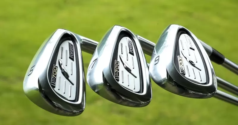 IF-700 FORGEDのアイアン3本のアップ写真