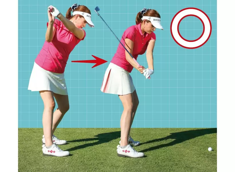 ７～８番アイアンを持ち通常のアドレスからバックスイング。鞘からクラブを抜いて振り下ろす感覚で振ろう。