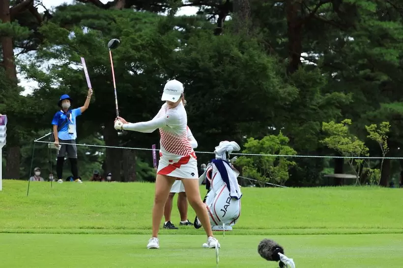 稲見萌寧ドライバー｜バックスイング③