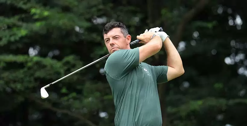 ローリー・マキロイ のアプローチショット連続写真【2020東京五輪・R2】(2021年)