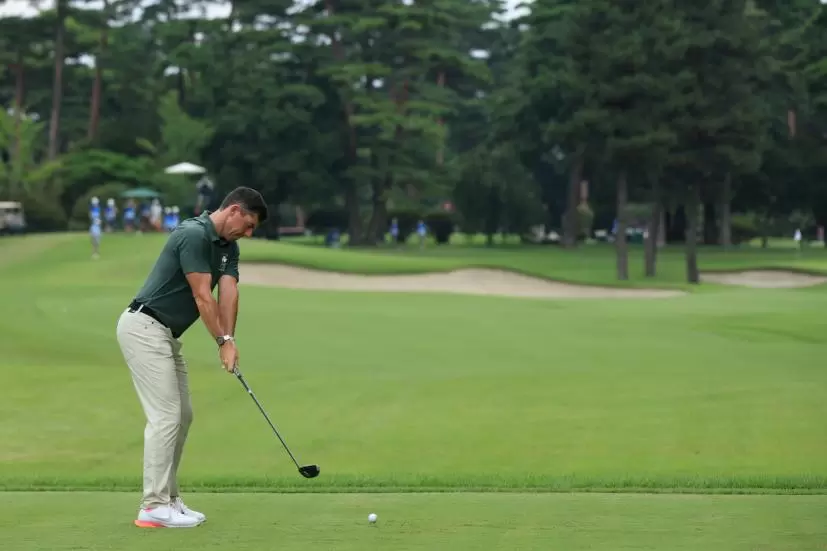 ローリー・マキロイ のフェアウェイウッド後方連続写真【2020東京五輪・R2】（2021年）