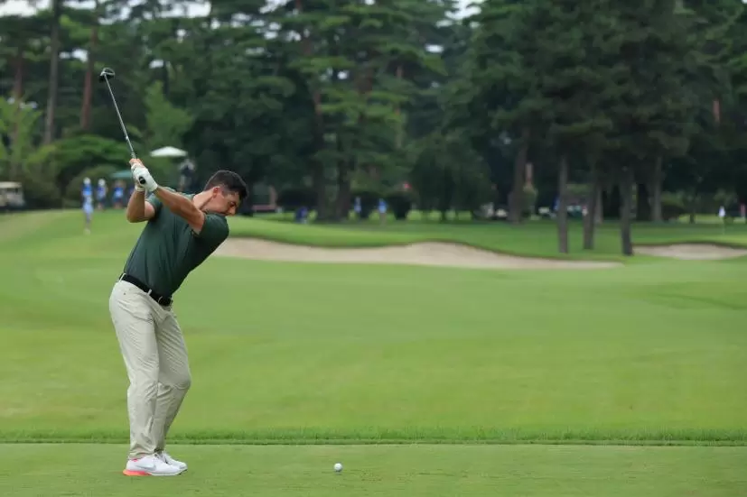 ローリー・マキロイ のフェアウェイウッド後方連続写真【2020東京五輪・R2】（2021年）