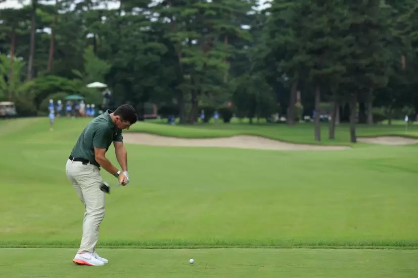 ローリー・マキロイ のフェアウェイウッド後方連続写真【2020東京五輪・R2】（2021年）