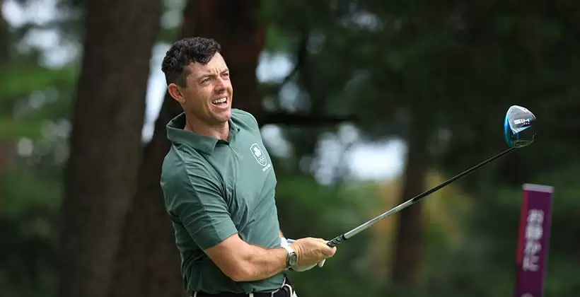 ローリー・マキロイ のフェアウェイウッド後方連続写真【2020東京五輪・R2】（2021年）