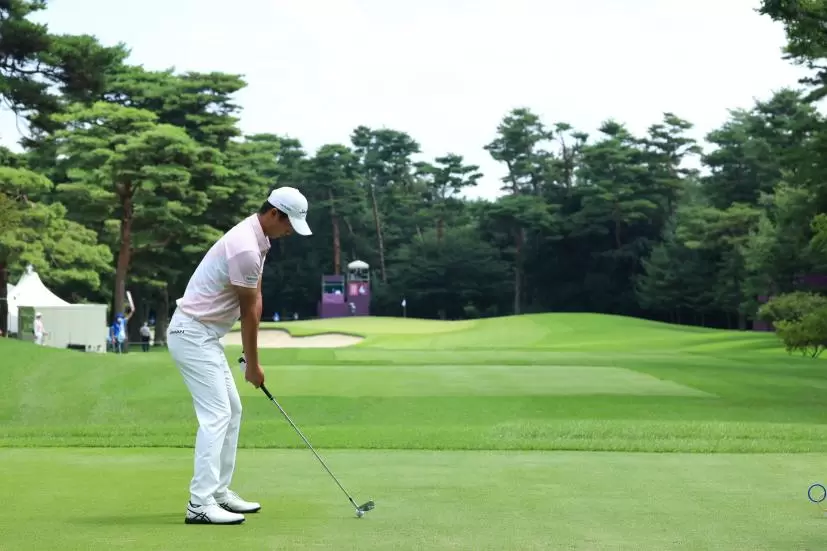 星野陸也のアイアン後方連続写真【2020東京五輪・R3】（2021年）