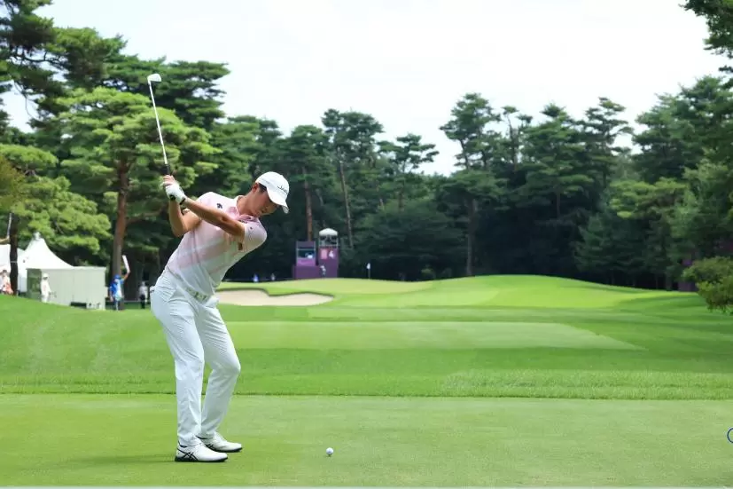 星野陸也のアイアン後方連続写真【2020東京五輪・R3】（2021年）