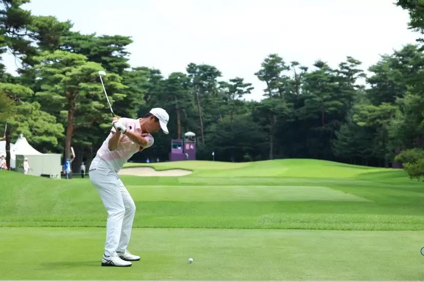 星野陸也のアイアン後方連続写真【2020東京五輪・R3】（2021年）