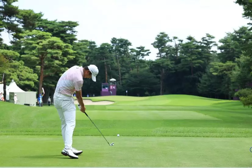 星野陸也のアイアン後方連続写真【2020東京五輪・R3】（2021年）