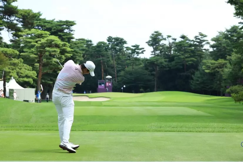 星野陸也のアイアン後方連続写真【2020東京五輪・R3】（2021年）