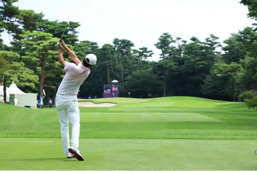 星野陸也のアイアン後方連続写真【2020東京五輪・R3】（2021年）