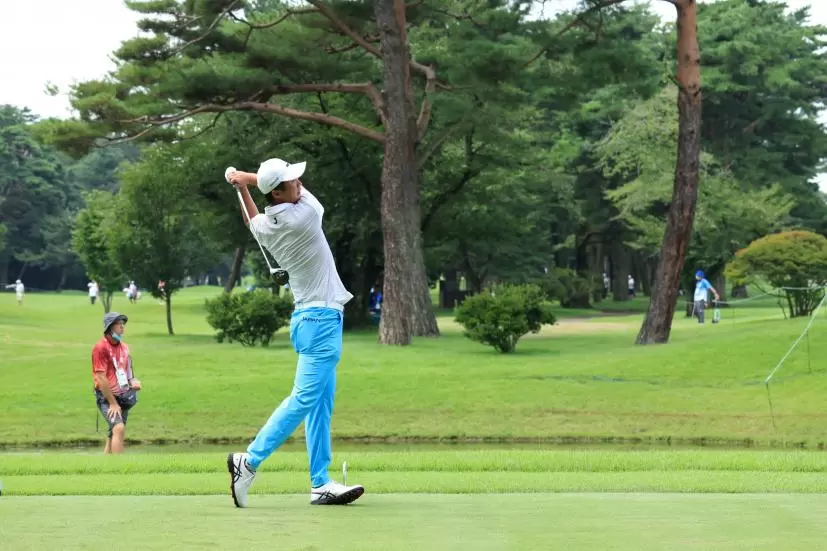 星野陸也のフェアウェイウッド正面連続写真【2020東京五輪・R2】（2021年）