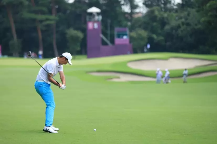 星野陸也のフェアウェイウッド後方連続写真【2020東京五輪・R2】（2021年）