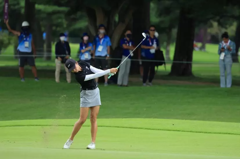 リディア・コのアプローチショット連続写真【2020東京五輪・R4】（2021年）