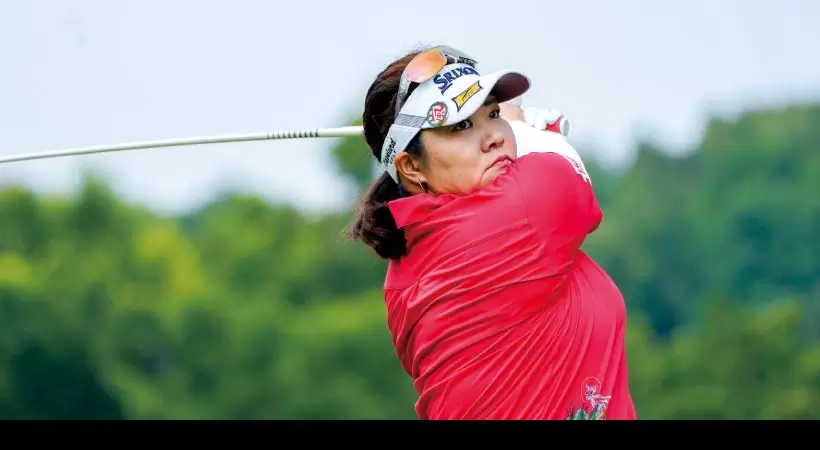 女子プロ連続写真｜女子プロのドライバーテクニック（2/3）