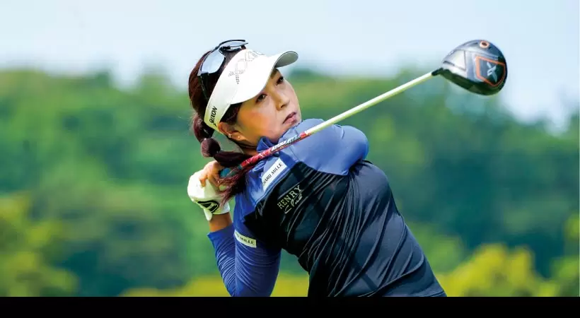 女子プロ連続写真｜女子プロのドライバーテクニック（2/3）