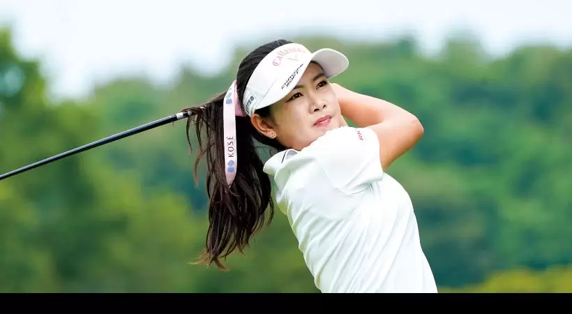 女子プロ連続写真｜女子プロのアイアンテクニック（2/2）