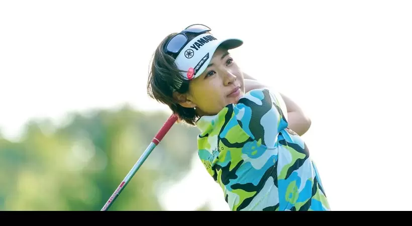 女子プロ連続写真｜女子プロのアイアンテクニック（2/2）