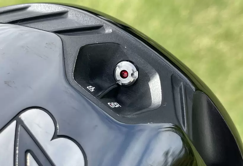 サスペンションコア。これのおかげで高初速エリアが拡大され、飛距離アップが実現されています。