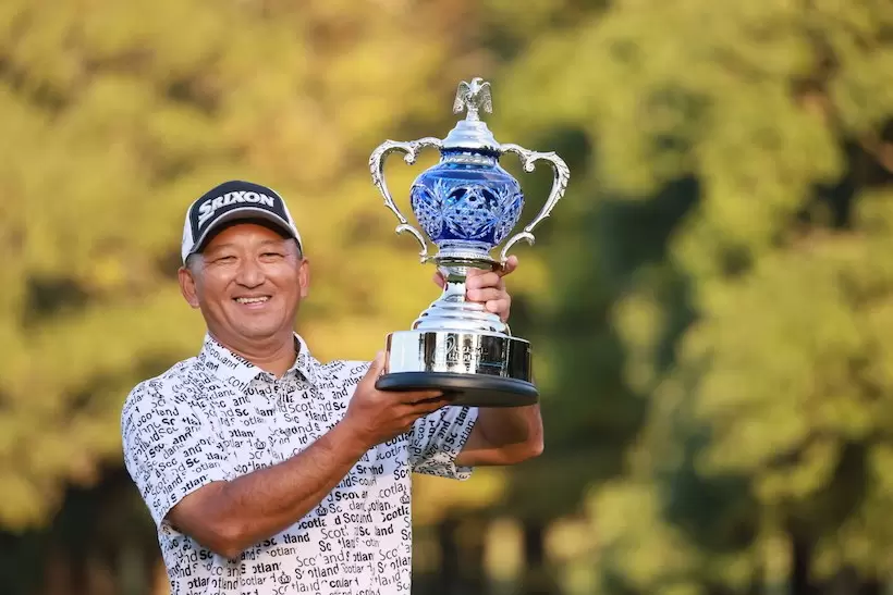 シニア1年目の今季は前週までの14大会中ベストテンフィニッシュが10回でそのうち2位が3回。待ち望んだ初優勝後、細川和彦の第一声は安堵のこもった「よかったー」だった。今回の勝利で賞金ランキングも2位に