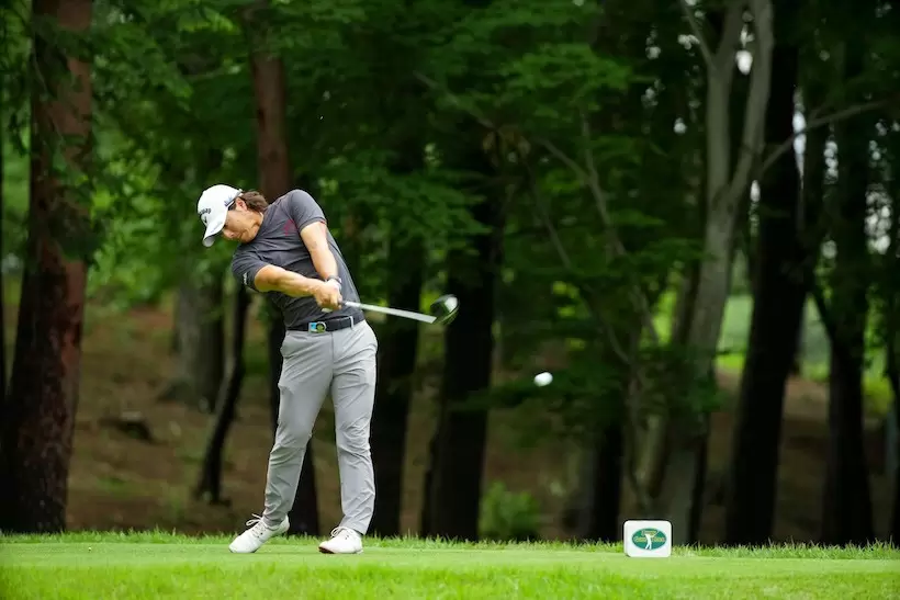 石川遼のドライバー　フォロー①