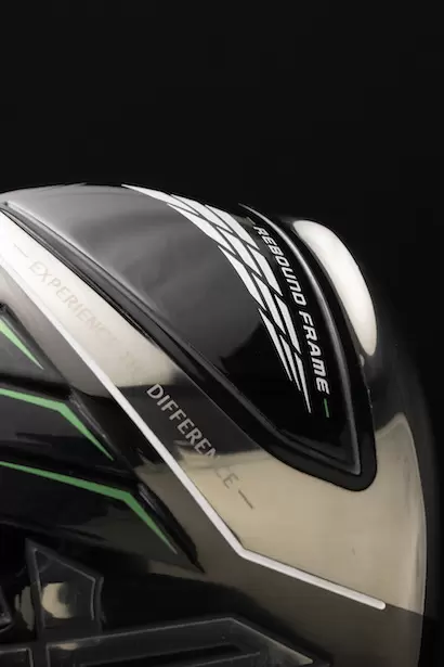 『ゼクシオエックス』にはネック調整機能を新搭載。きめ細かなフィッティングやリシャフトが気軽にできるようになった。