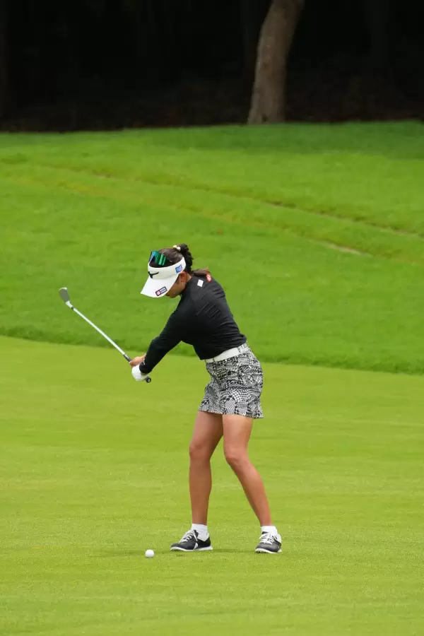 原英莉花のアイアン連続写真【2021年アース・モンダミンカップ・R3】