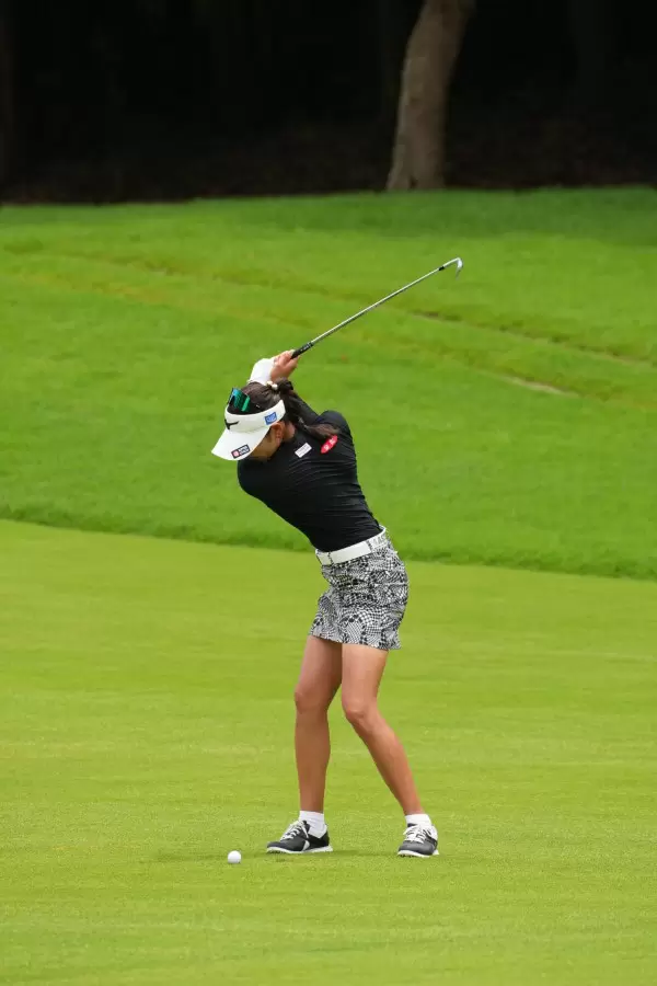 原英莉花のアイアン連続写真【2021年アース・モンダミンカップ・R3】