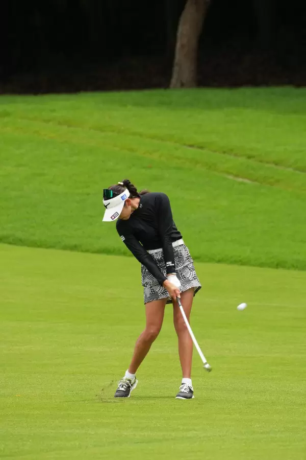 原英莉花のアイアン連続写真【2021年アース・モンダミンカップ・R3】