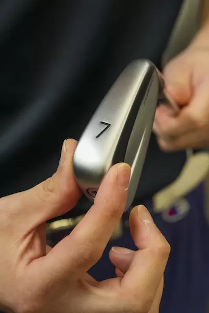 細身のソールはどんな悪いライでも抜けがよく入射角をコントロールしやすい。