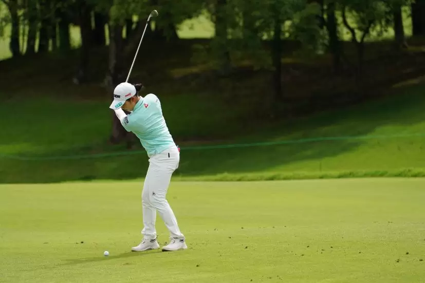 小祝さくらのウェッジショット連続写真【2021年アース・モンダミンカップ・R4】